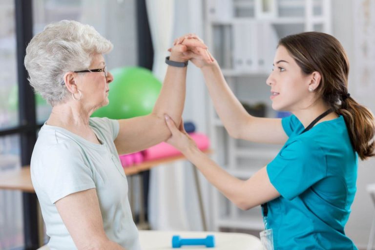 Beneficios de la fisioterapia para pacientes con codo de tenista